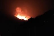 重慶豐都突發山火映紅夜空   官方回應：火情被撲滅，無人員傷亡