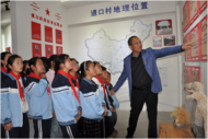 濉溪縣百善鎮(zhèn)少先隊(duì)員走進(jìn)村史館