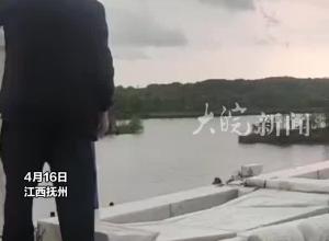 江西抚州一大桥部分护栏被风吹倒破碎 回应：风力太大 已重新加固