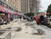 鼓樓街道大田拐社區：修復破損路面，保障居民出行