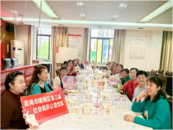 樂齡學(xué)堂：“與鄰?fù)瑯贰り认砩健彼脑麻L者生日會  