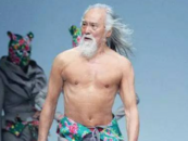 80歲走T臺(tái)，85歲開飛機(jī)……“最炫東北大爺”的傳奇人生