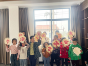 葉集區(qū)三元鎮(zhèn)橋元村新時(shí)代文明實(shí)踐站開(kāi)展兒童剪紙手工活動(dòng)