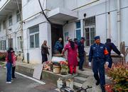 巢湖市中廟街道：清理樓道堆物  疏通“生命通道”