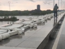 江西抚州一投资近两亿大桥围栏倒塌  当地交通局回应：可能是大风吹倒
