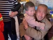 3歲男童走失，跟他一起消失的狗狗突然回家！搜救人員循跡找回男童