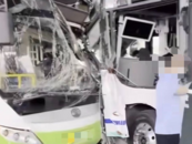 山東兩輛公交車碰撞！目擊者：聽到玻璃破碎聲，駕駛室位置受損嚴(yán)重