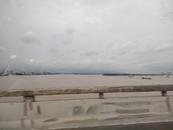 洪水給佛山九江大橋沉船打撈帶來困難