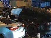 突發！上海街頭兩車相撞，現場一片狼藉…… 