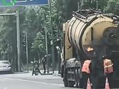 成都一企業(yè)被舉報(bào)用“市政搶修”罐車(chē)偷排污，環(huán)境局回應(yīng)