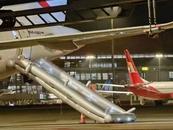 東航空姐情緒失控打開客機緊急滑梯？知情人士：涉事空姐工作10多年