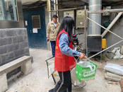 黃莊街道朝陽社區：清理樓道雜物 消除安全隱患  