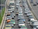 错过道口紧急停车 引发多车追尾 