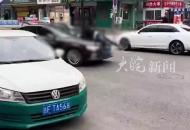 吉林某鬧市區車頭扒一男子 駕駛員未停車 并加速行駛 交警：接到報警 已出警
