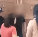 四川一男子博物院摸女子胸部被抓現(xiàn)行！被警方帶走