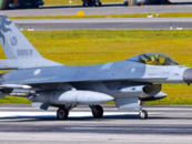 臺空軍基地8架F-16戰機疑似受損