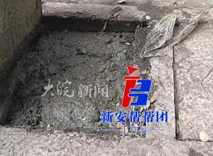 合肥一居民楼化粪池满了 社区帮忙协调吸粪车解决