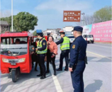 肥西縣嚴(yán)查電動(dòng)三輪車載客 保障公眾出行安全