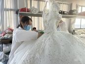 汪立：窗前的“婚纱”