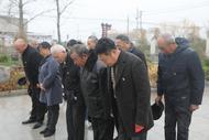 濉溪縣四鋪鎮機關老干部黨支部開展清明祭掃活動