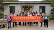 合肥東七社區老年學校赴春之約——采新茶挖野菜 共享美好春日時光  