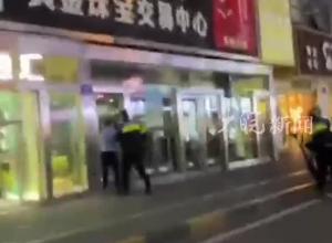 长沙五一广场发生抢金店事件？ 当地派出所回应：不实！“没有抢金店一说，只是个纠纷”