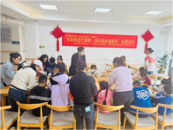 手制青團憶清明，移風易俗揚新風 