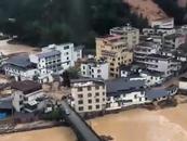 广东韶关江湾镇遭受洪涝灾害 当地一救援队：塌方致道路阻塞，仍在待命