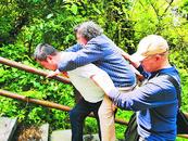 38年后，學(xué)生背起85歲的班主任重游姥山島