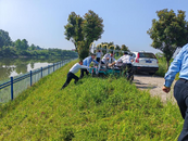 航道巡查顯擔當 救助側翻三輪車