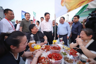 黃曉武調研蚌埠第二屆龍蝦啤酒嗨玩節舉辦情況