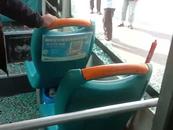 四川綿陽(yáng)兩輛公交車(chē)相撞玻璃碎一地？當(dāng)?shù)毓还荆喊l(fā)生擦刮，按正常程序處理