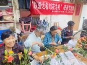 合肥市廬陽區雙崗街道竇小橋社區開展“以愛之名 以花為禮”母親節活動  