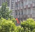 河南一高校宿舍着火，校方回应：火已被扑灭，未造成学生伤亡