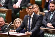 英国首相公开道歉！