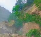 潛山一國道旁山體自然塌方    無人員傷亡