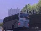 痛心！大巴车与渣土车相撞，一女孩抢救无效离世