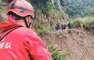 福建一男子登山失聯三天三夜 搜救人員稱當地暴雨山上云霧繚繞視野不清 鎮政府回應