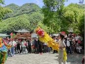 “月老”送愛情鎖扣，喝茶送伴手禮……黃山湯口鎮“花式寵客”，超暖心