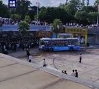 突發(fā)！江西一公交車沖破圍欄墜落，傷亡正在核實(shí)