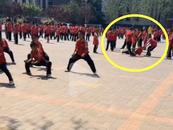 河南一知名武校直播時疑似小孩被霸凌？校方回應：一場誤會