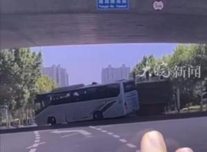 江苏南通渣土车与大巴相撞 
致8人受伤 其中1人危重 1人重伤 
肇事驾驶人已被警方控制