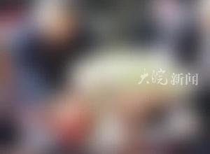 安徽庐江烈士牺牲八十多年
亲人终于寻到烈士墓碑热泪盈眶
后代曾多次寻找未果