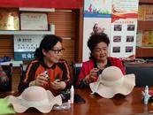 合肥社彩中心開展“帽”美如花——母親節DIY活動  