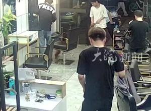 小飞虫突袭合肥多家商铺 专家：与肥东地震没任何关系 是黑翅土白蚁找地儿筑巢