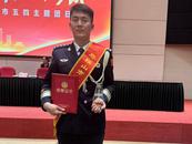 他获评马鞍山市第十五届“十大杰出青年”，被同事喊“老黄刘”