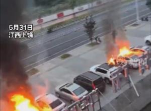 江西上饶多辆车凌晨遭人为纵火烧毁？
监控拍下可疑男子身影