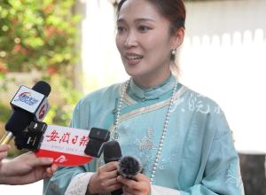东方甄选安徽行 ，主播yoyo 钟情西递古民居，“传承是对古建筑最好的保护”