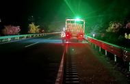 貨車深夜失火，六安民警出警救援