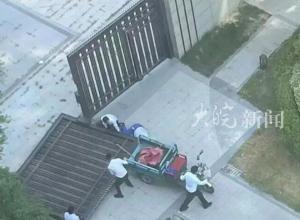 郑州一小区消防门倒塌 ，有人被砸身亡？当地回应：与家属达成和解 